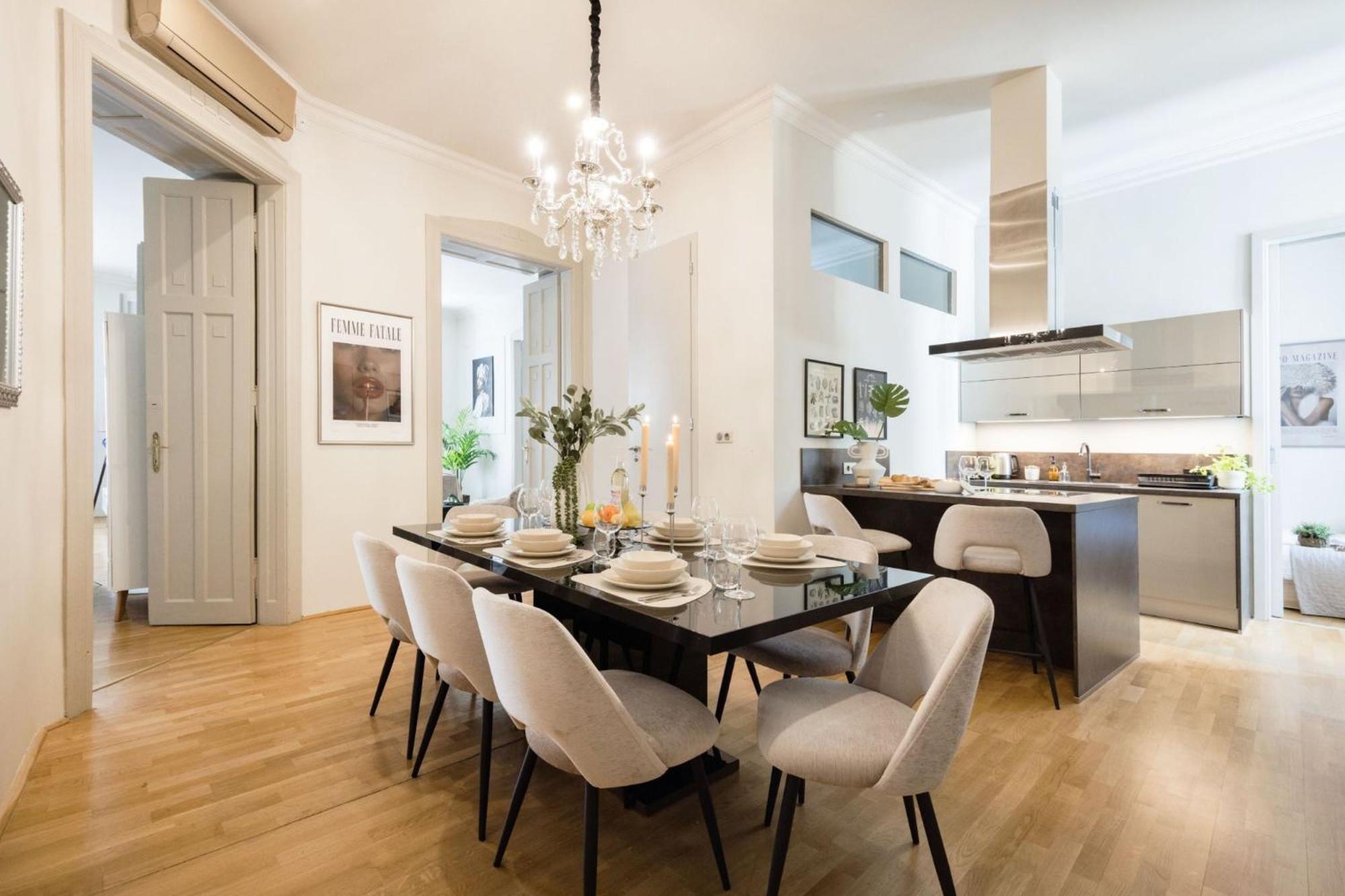 Timeless Elegant Apartment By Opera House Budapest Exterior photo